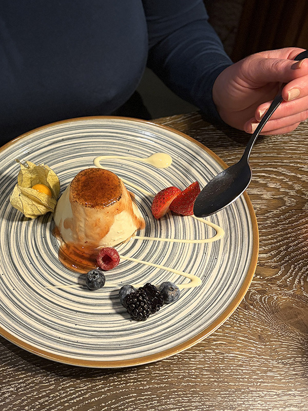 panna cotta met rode vruchten