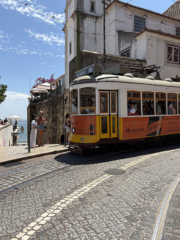 tram 28